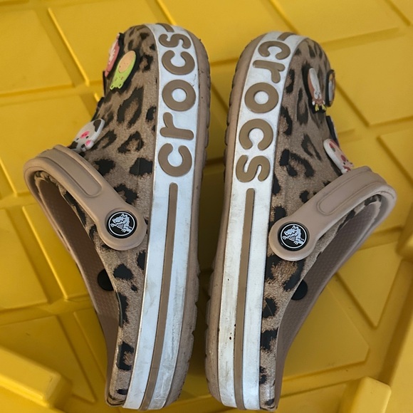 CROCS Leopard Print Clogs with Fun Charms - Picture 5 of 7